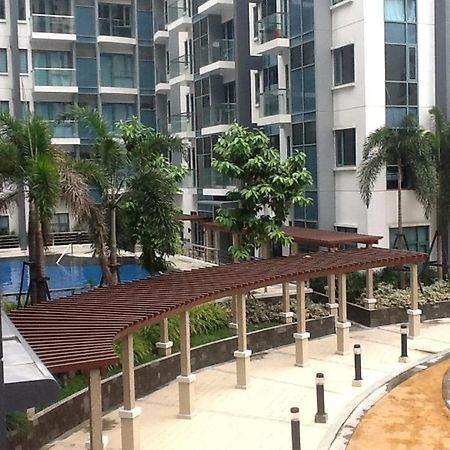 Palm Tree Genlex Condo Manila Esterno foto