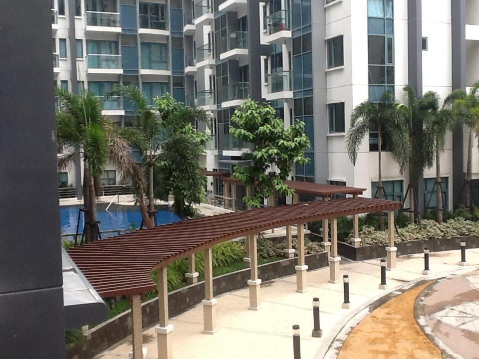 Palm Tree Genlex Condo Manila Esterno foto